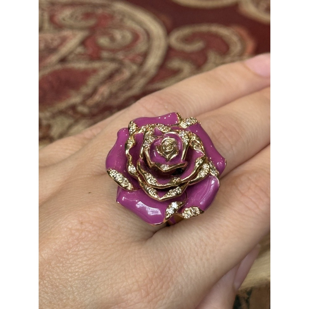 Large Chunky Enameled Rhinestone Rose‎ Cocktail Ring Sz 8 Gold Tone - Picture 6 of 6